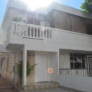 Paradise House Vacation One Block From Castillo Grande Casa Paraiso Сasa de vacaciones Cartagena